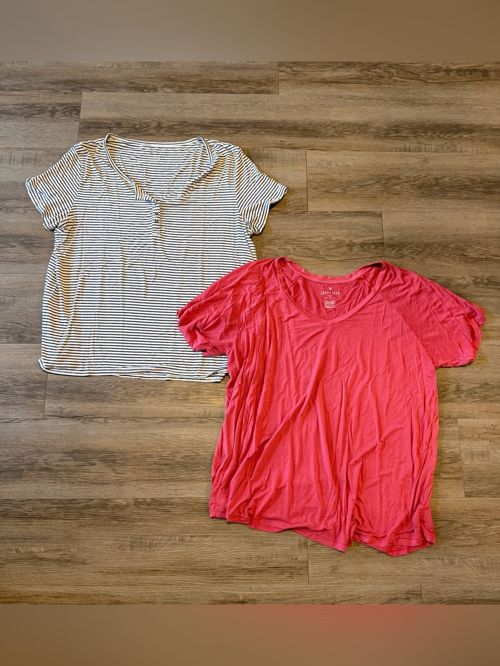 Lot of 2 American Eagle Soft & Sexy V-neck T-shirt XL Pink and Black/White